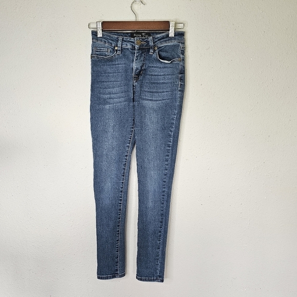 Skinny Fries Juniors Blue Jeans Size 5 Mid Rise‎ Slim - Picture 1 of 13